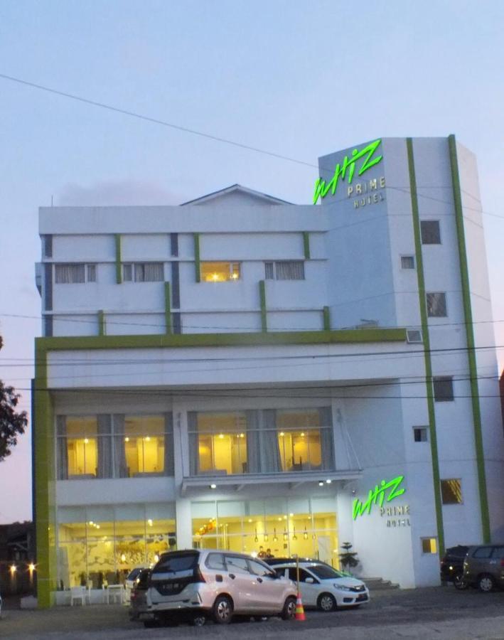 Whiz Prime Hotel Sudirman Cilacap Ngoại thất bức ảnh