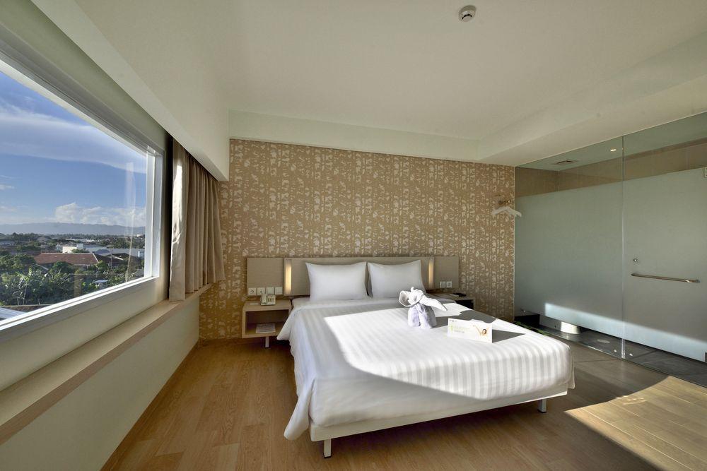Whiz Prime Hotel Sudirman Cilacap Ngoại thất bức ảnh