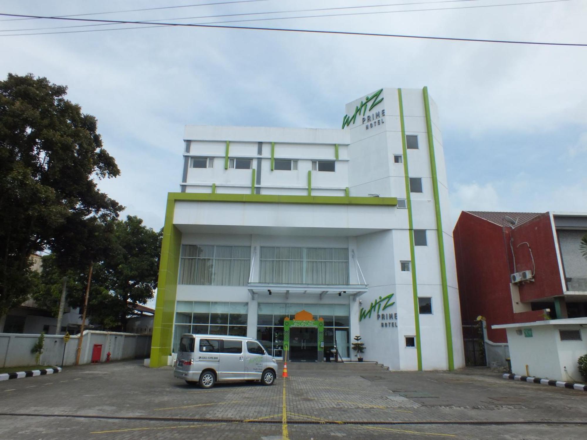 Whiz Prime Hotel Sudirman Cilacap Ngoại thất bức ảnh