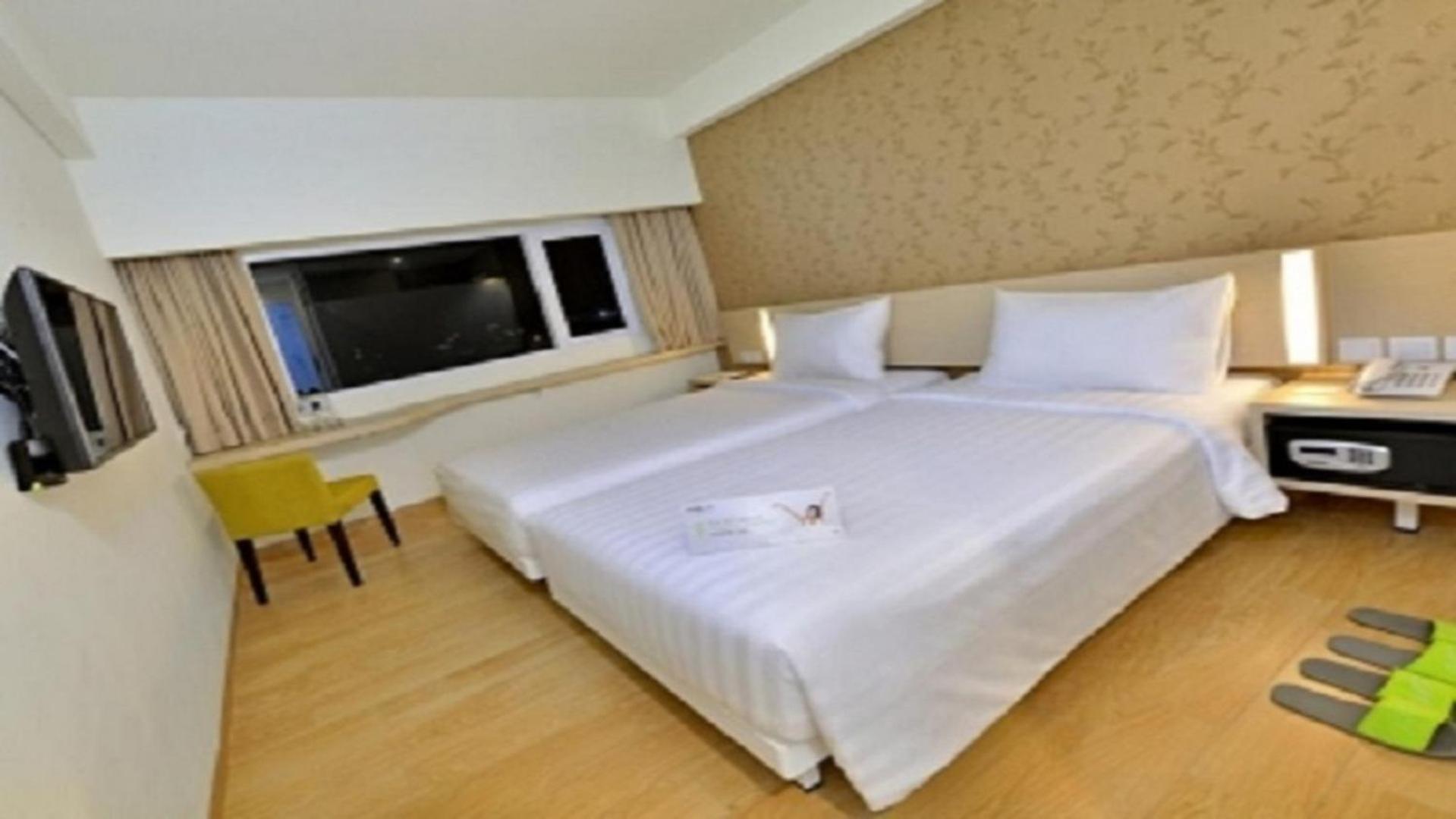 Whiz Prime Hotel Sudirman Cilacap Ngoại thất bức ảnh