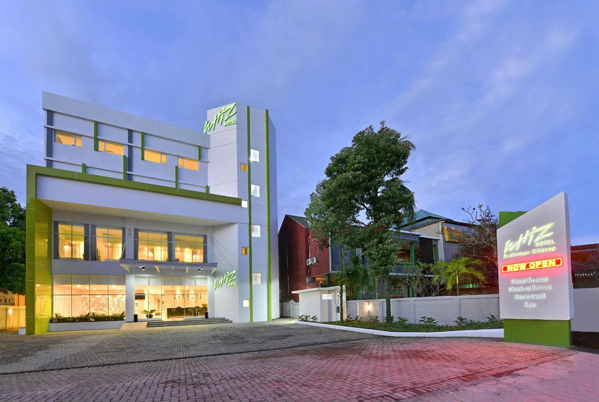 Whiz Prime Hotel Sudirman Cilacap Ngoại thất bức ảnh