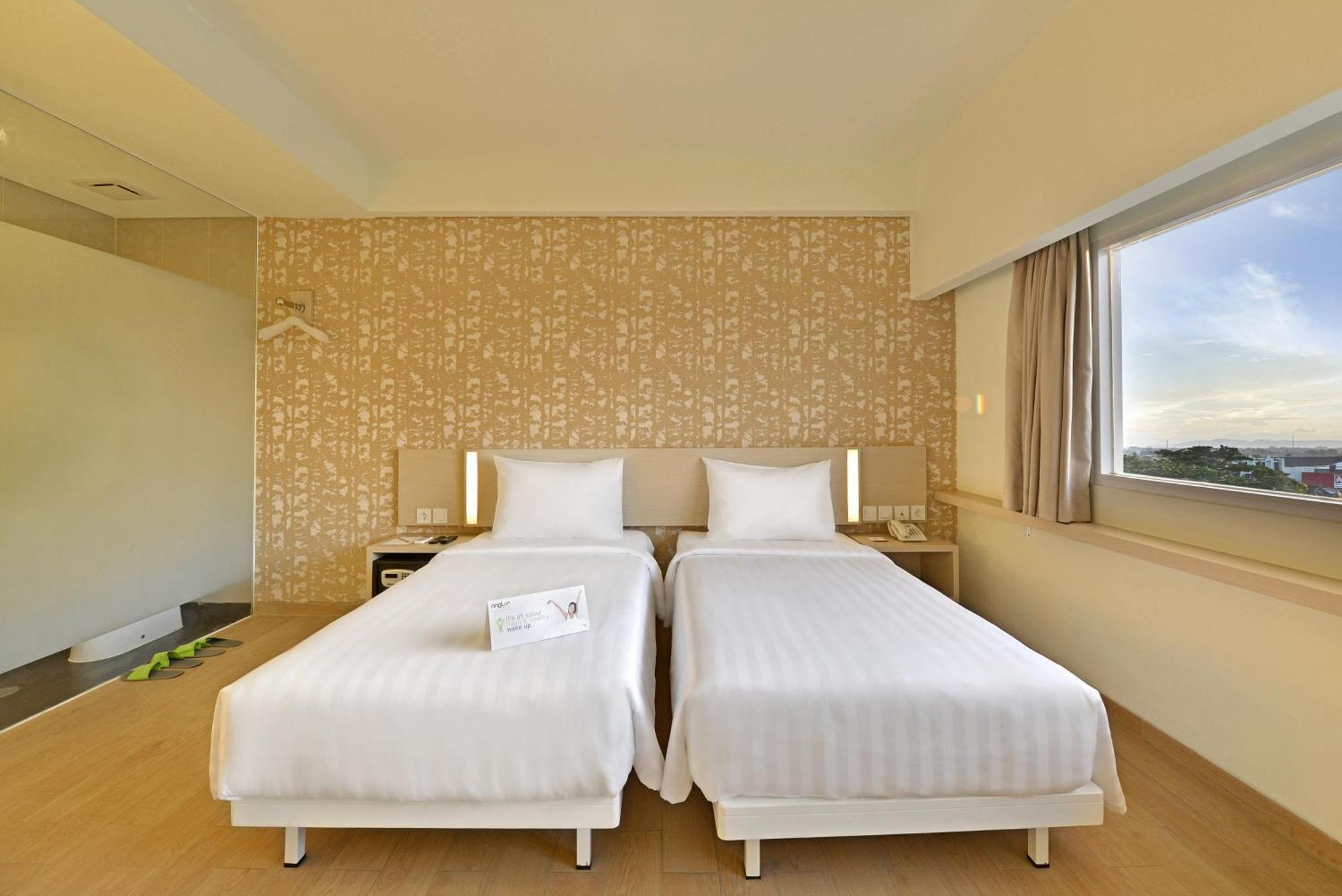 Whiz Prime Hotel Sudirman Cilacap Ngoại thất bức ảnh