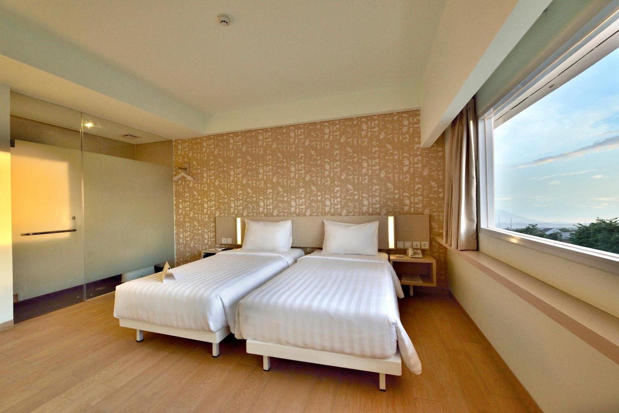 Whiz Prime Hotel Sudirman Cilacap Ngoại thất bức ảnh