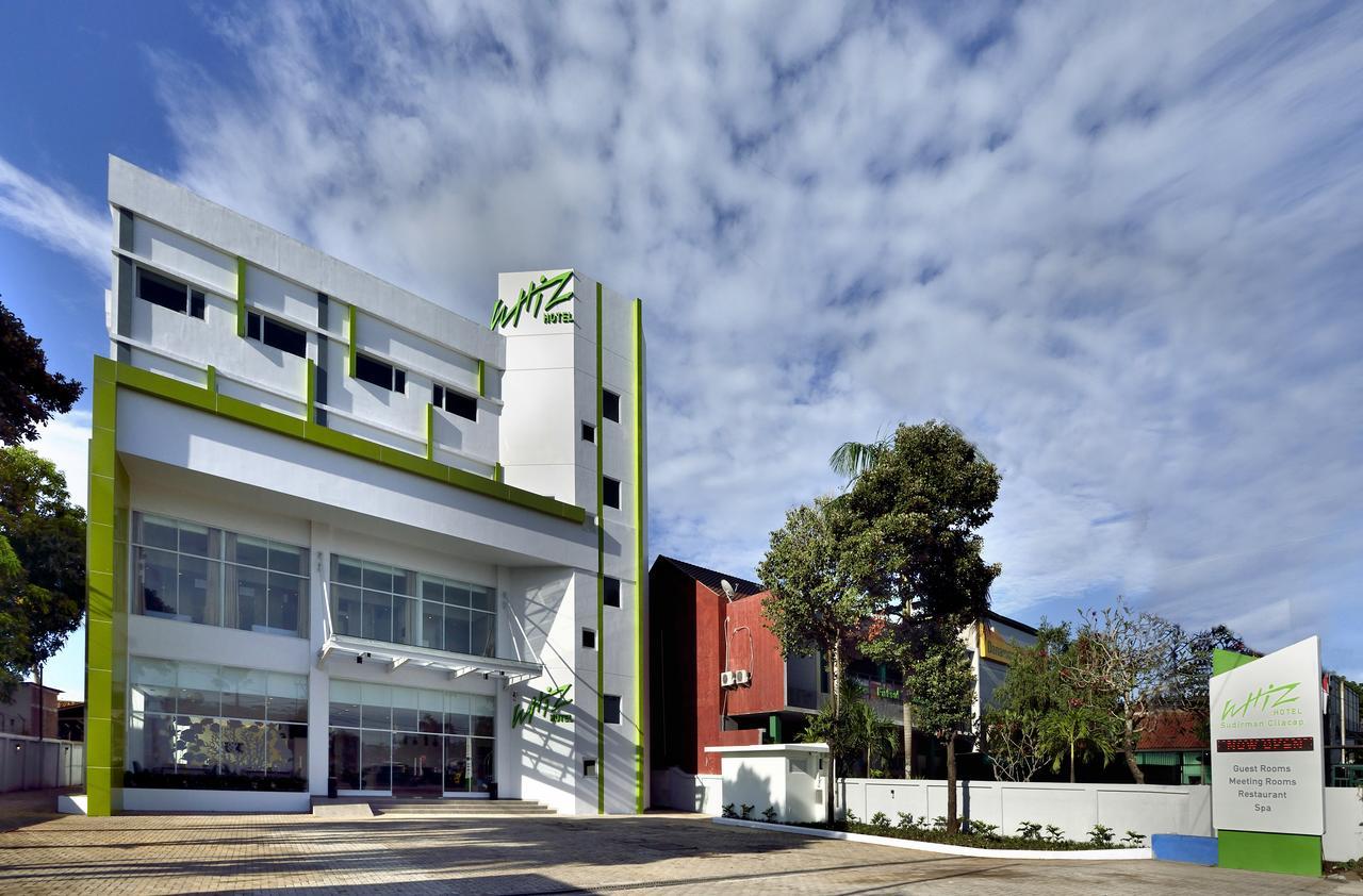Whiz Prime Hotel Sudirman Cilacap Ngoại thất bức ảnh