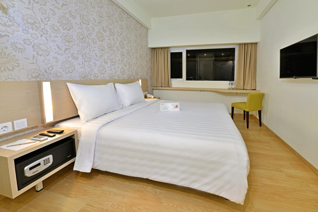 Whiz Prime Hotel Sudirman Cilacap Ngoại thất bức ảnh