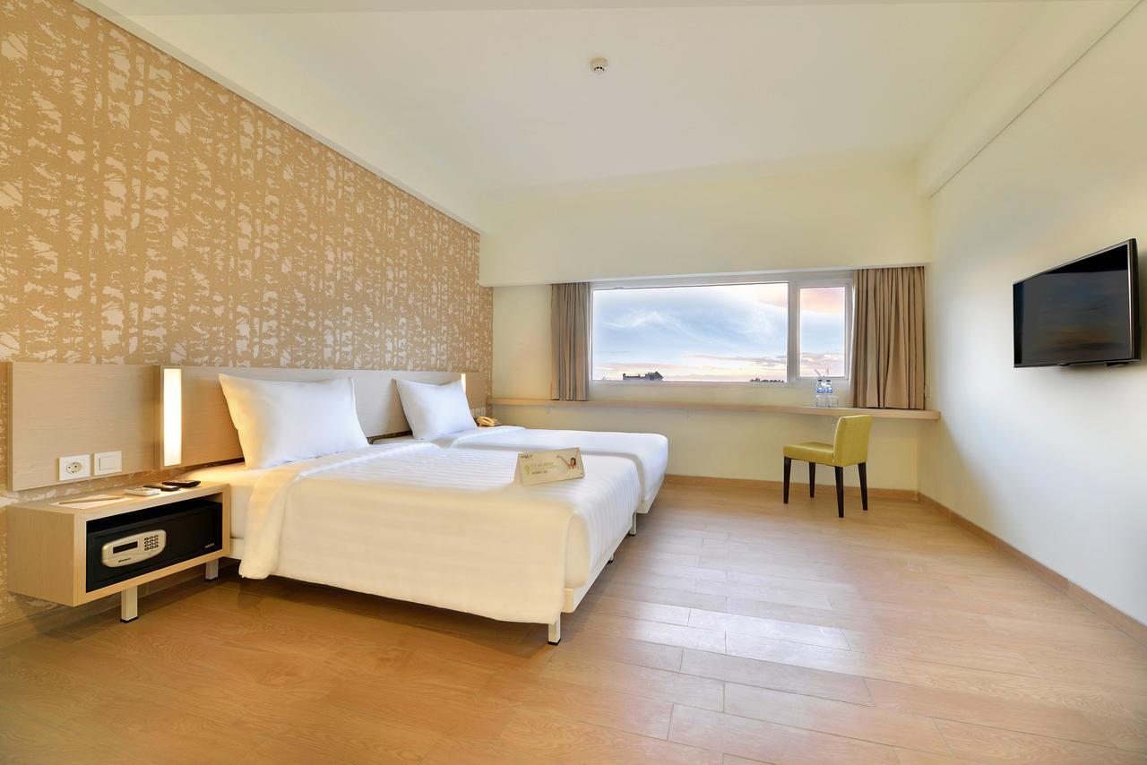 Whiz Prime Hotel Sudirman Cilacap Ngoại thất bức ảnh