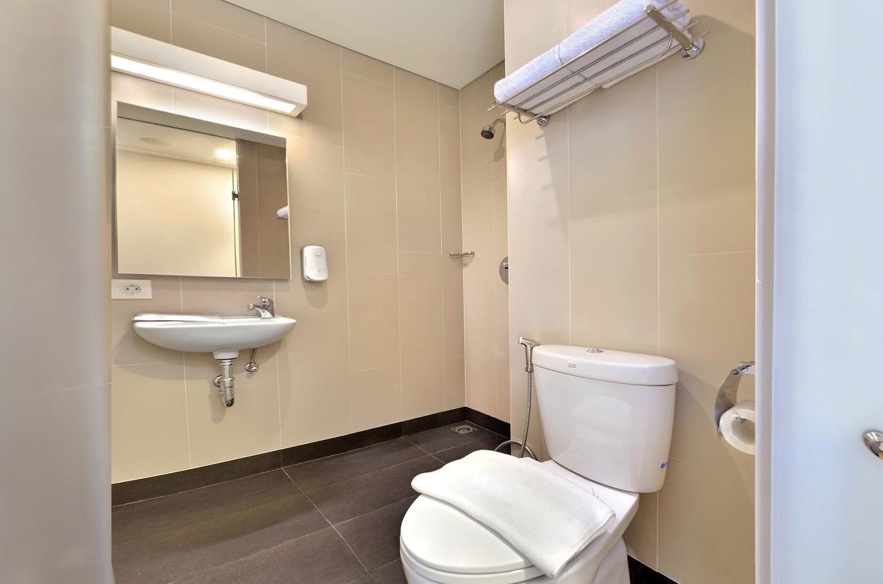Whiz Prime Hotel Sudirman Cilacap Ngoại thất bức ảnh
