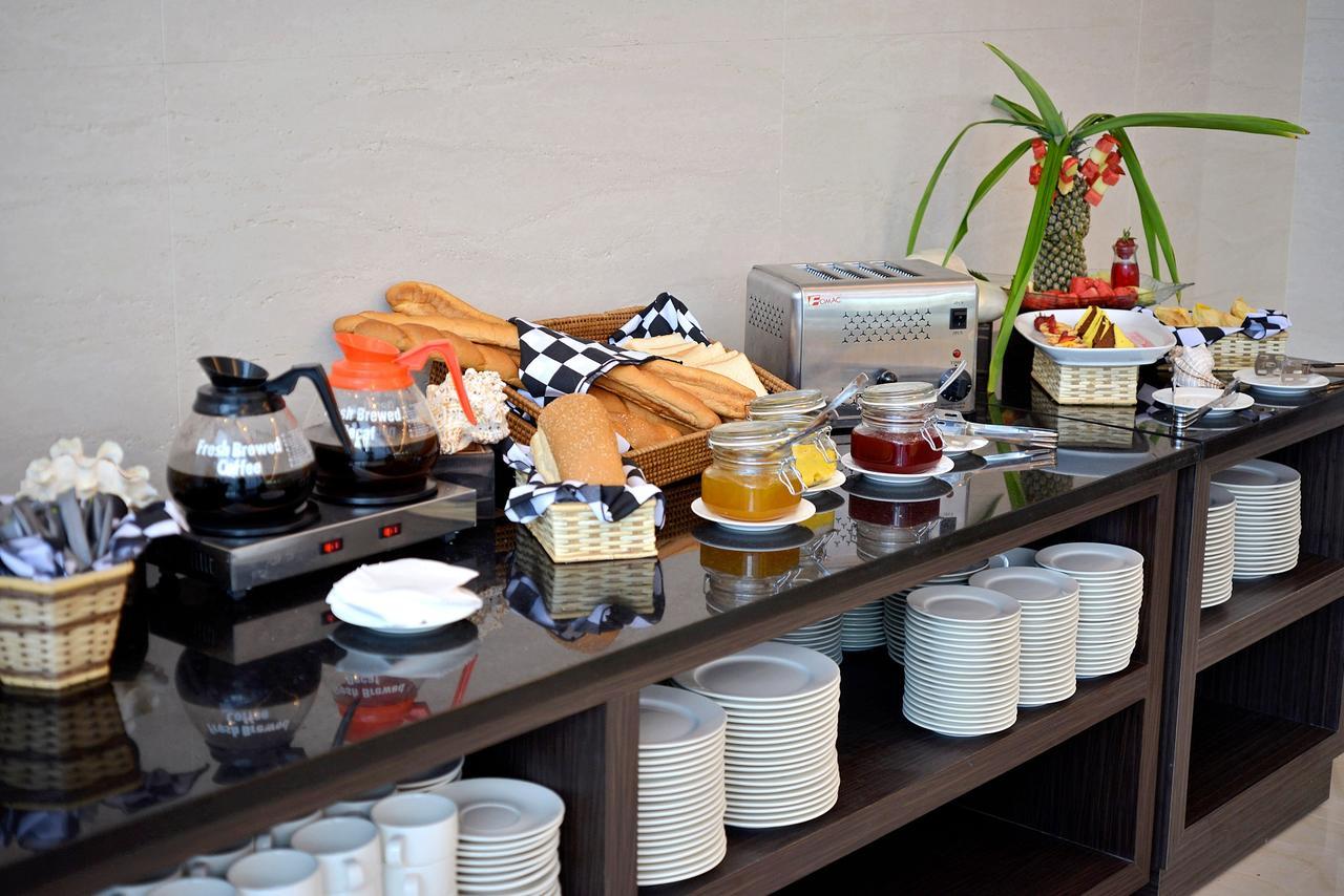 Whiz Prime Hotel Sudirman Cilacap Ngoại thất bức ảnh
