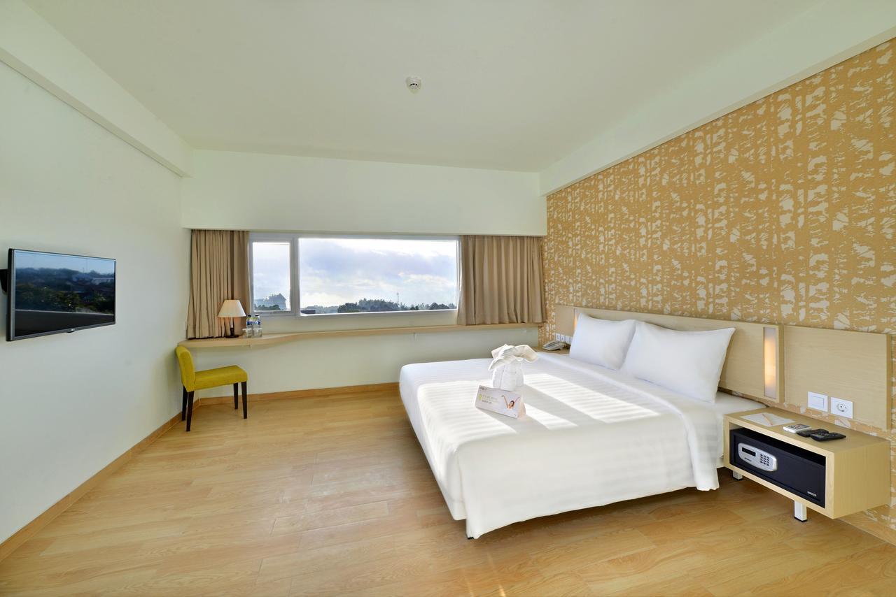 Whiz Prime Hotel Sudirman Cilacap Ngoại thất bức ảnh